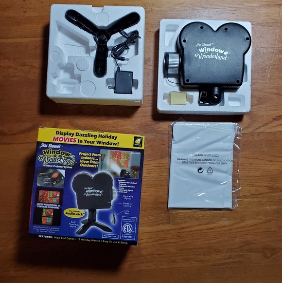 Star Shower Window Wonderland Holiday Projector - Picture 1 of 9